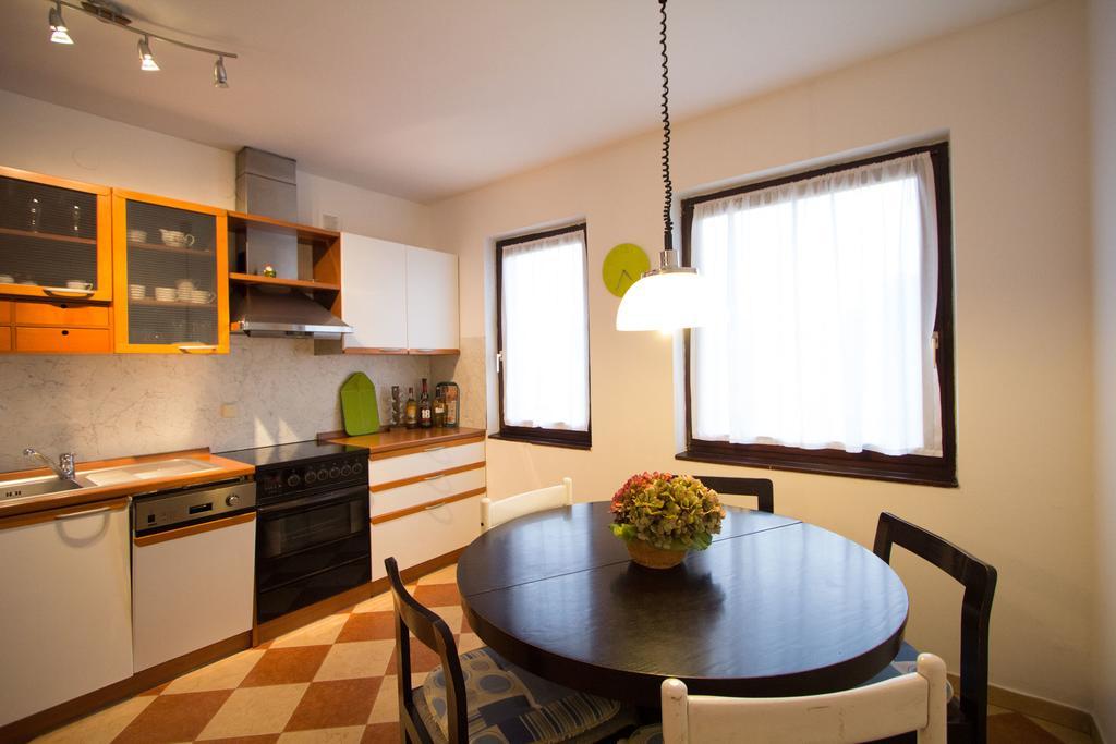 Apartment Cherry روفينج الغرفة الصورة