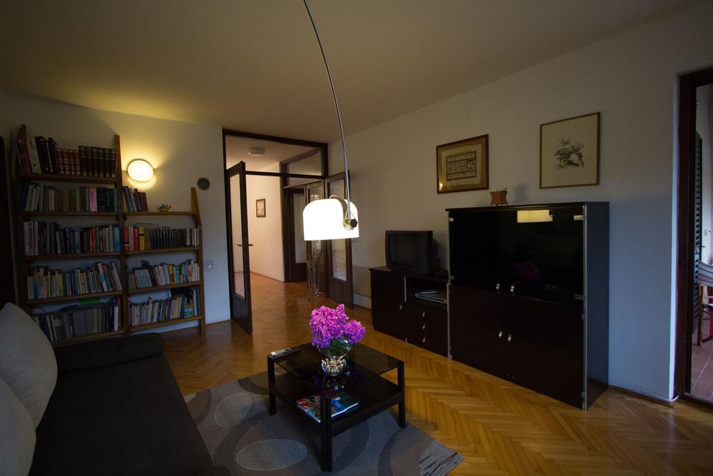 Apartment Cherry روفينج الغرفة الصورة